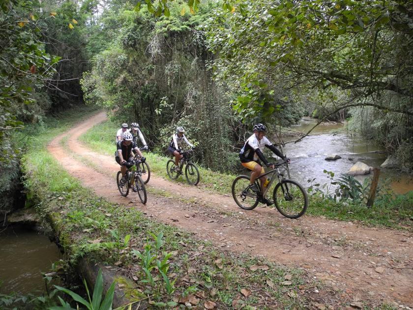 Pousada Canto Do Lago Piracaia Esterno foto